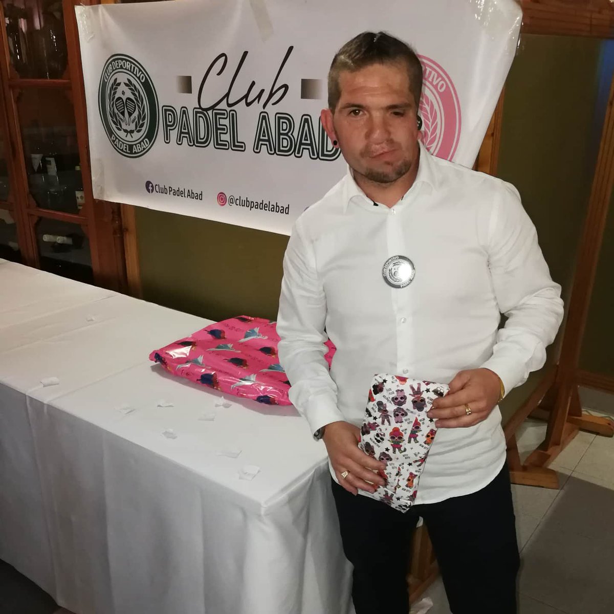 Sorteo de regalos para nuestros socios del #clubpadelabad en el que ninguno se quedó sin el suyo.
#padel #clubpadelabad #socios #pedroAbad <a href="/HarlemPadel/">Harlem Padel</a>