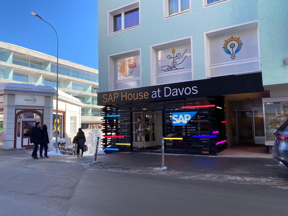 _padely's tweet photo. It is incredible how #Davos, a little mountain village in #Switzerland, is being radically transformed once a year during the #WEF. It is a gigantic event where the #WorldLeaders are coming together to speak about the most pressing topics! 
Get an impression of the 50th #weforum https://t.co/285gFVm6Pr