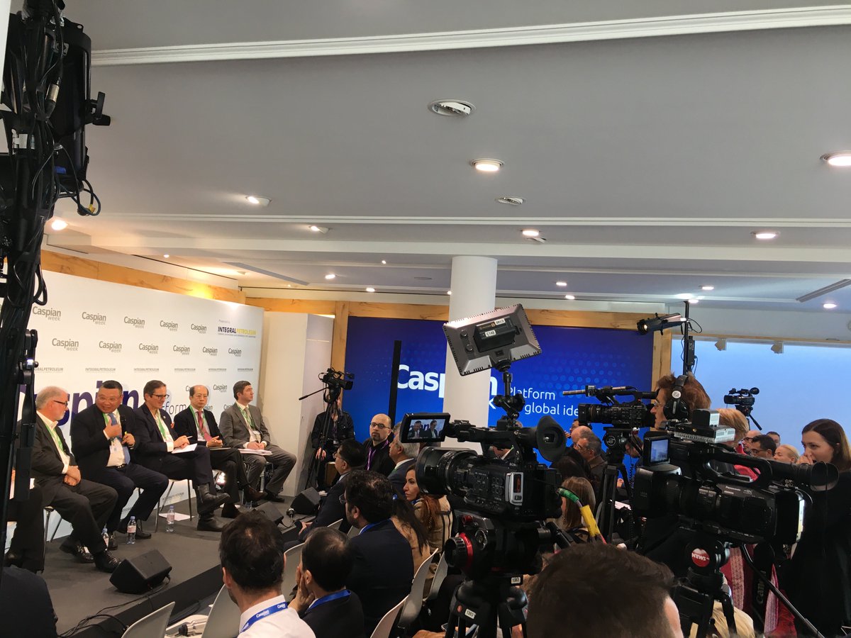 _padely's tweet photo. It is incredible how #Davos, a little mountain village in #Switzerland, is being radically transformed once a year during the #WEF. It is a gigantic event where the #WorldLeaders are coming together to speak about the most pressing topics! 
Get an impression of the 50th #weforum https://t.co/285gFVm6Pr