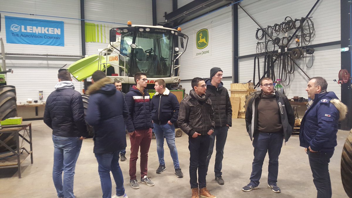 EDT_PdL's tweet photo. Intervention auprès des #CTETA de la #MFR Sèvreurope sur les relations commerciales.
Visite d'#ETA et échanges avec l’entrepreneur. Travaux de groupe : marketing mix, outils de relation commerciale (visite, portes ouvertes...), cas concret (rupture des relations commerciales)... https://t.co/oX176gdtqg