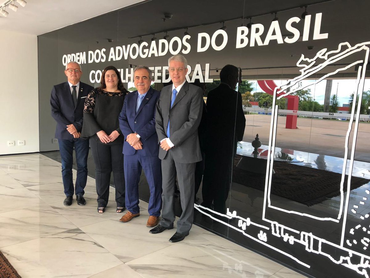 FaculdadeCDL's tweet photo. Nesta semana, estiveram na Ordem dos Advogados do Brasil – Conselho Federal para apresentar o curso de #Direito nosso Diretor Geral, Assis Cavalcante, o Superintendente, Lourenço Damata, a Coordenadora de Graduação, Marília Marinho, e o Coordenador do curso, Rodrigo Cavalcante. https://t.co/XYbwywQIug