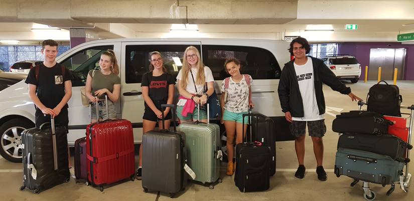 YFUChile's tweet photo. Nuestro estudiante, Benjamín Cepeda, inicia hoy su aventura como estudiante de intercambio en Australia.
Hoy está recibiendo su orientación de arribo, junto con otros estudiantes, donde les introducirán a la cultura australiana.
¡Te deseamos muchísima suerte en esta experiencia! https://t.co/ok6dYh5TzW