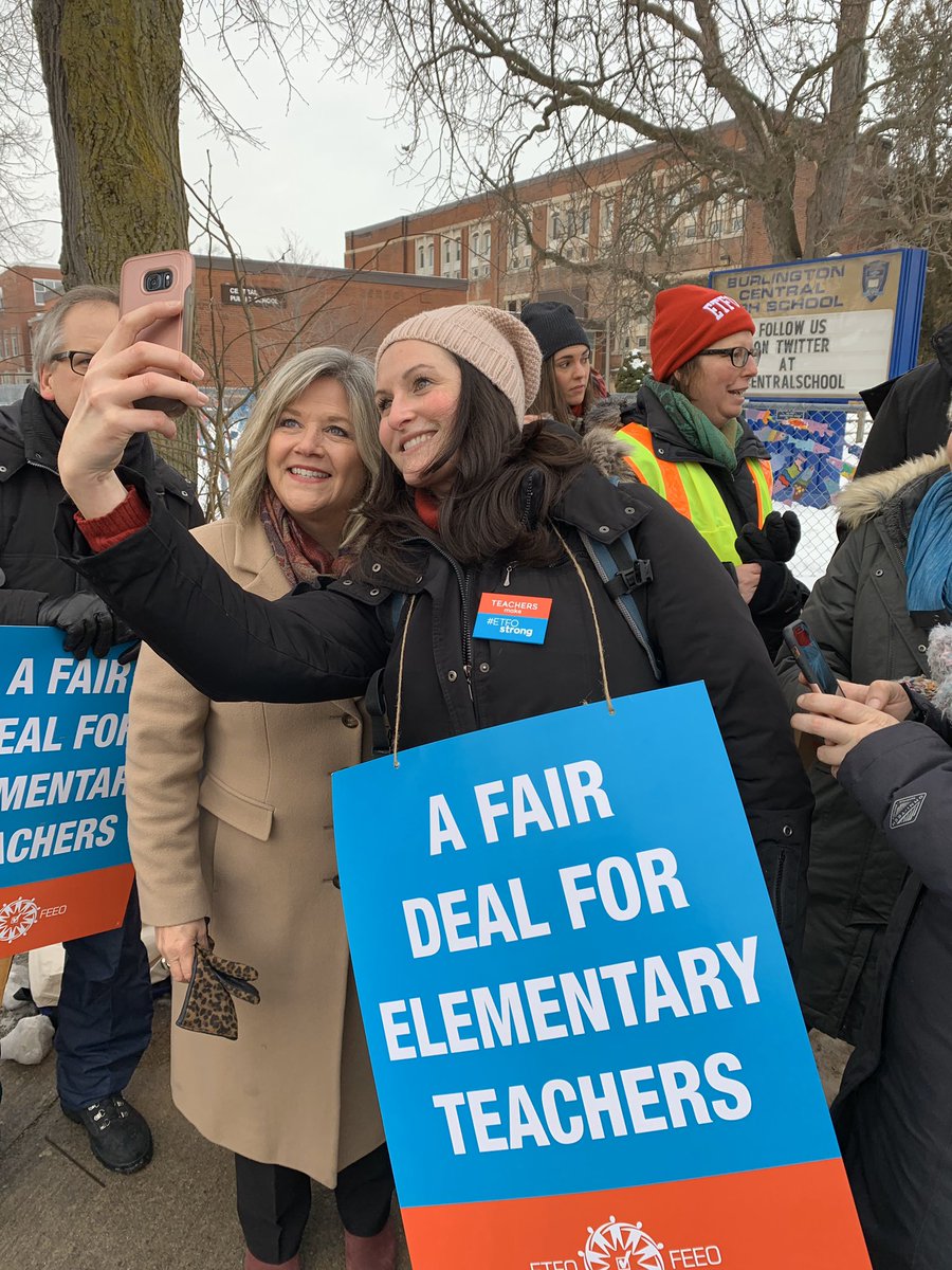 AndreaHorwath's tweet photo. In Burlington to thank teachers &amp; education workers for standing up for public education!

Parents &amp; students have been clear:
🚫No to Ford's increased class sizes
🚫No to his Alabama-style forced e-learning
🚫No to Ford’s plan to cut thousands of teachers &amp; education workers https://t.co/BzbSBkVYlK