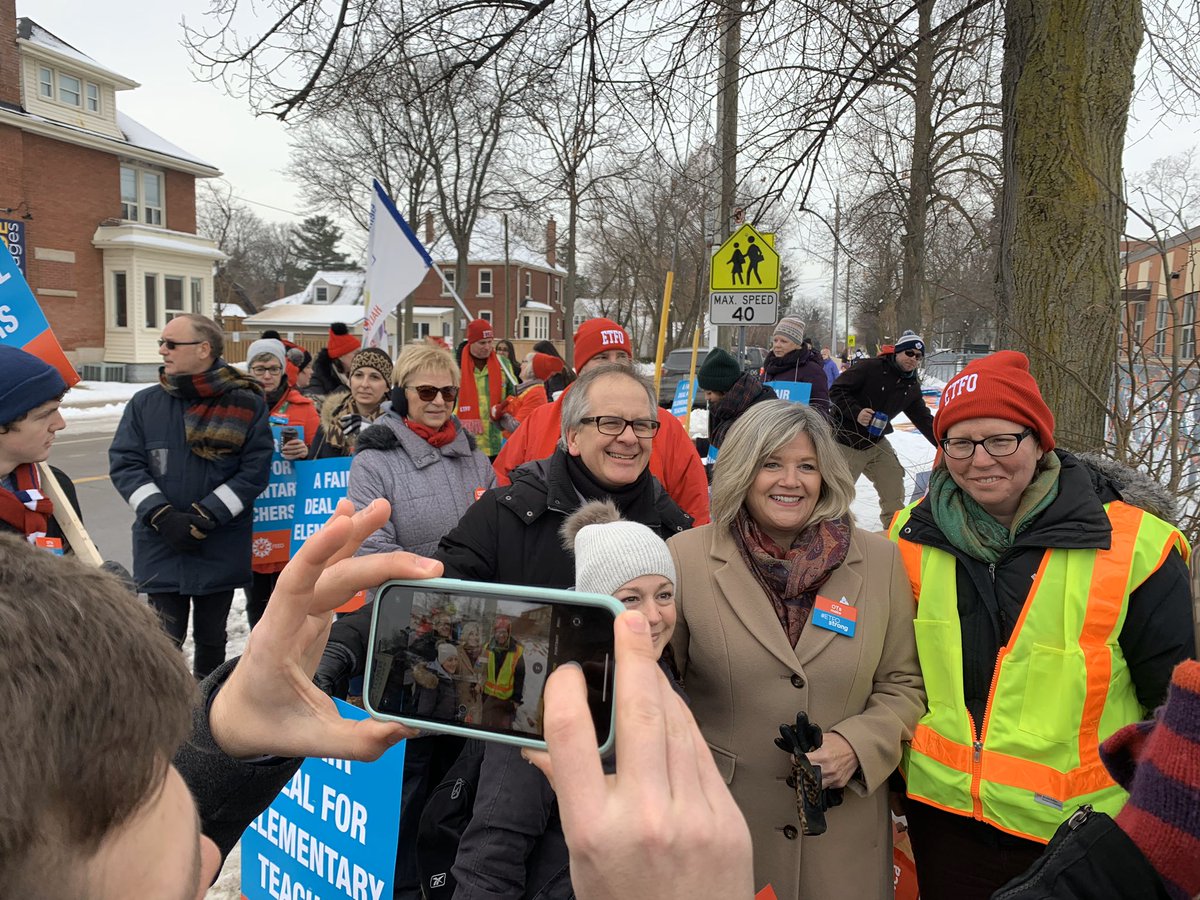 AndreaHorwath's tweet photo. In Burlington to thank teachers &amp; education workers for standing up for public education!

Parents &amp; students have been clear:
🚫No to Ford's increased class sizes
🚫No to his Alabama-style forced e-learning
🚫No to Ford’s plan to cut thousands of teachers &amp; education workers https://t.co/BzbSBkVYlK