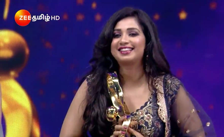 SonaSsg's tweet photo. The happiness on her eyes just sparkling⭐ would cherish to see how will manifold more & more in ahead! ♥
@shreyaghoshal this moments gives me Goosebumps when u sung #AnbaePerabae #Munveba on stage with such effort that worth of all awesomeness.♥
#ZeeCineAwardsTamil2020 https://t.co/8h33fU1Wbn