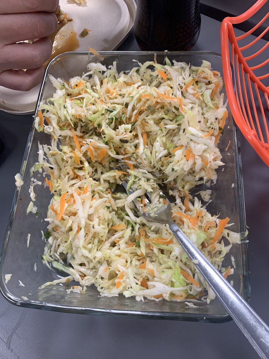 EWRCPO's tweet photo. A group that eats together, eats #pupusas #EWRCPO #beingunited #United2winNYC @weareALPA @jonathangooda @magda @mike_bangma @EWRCPO @grj02 @weareunited @EWRmike @fabiangarciaEWR https://t.co/uMc9L1vSH1