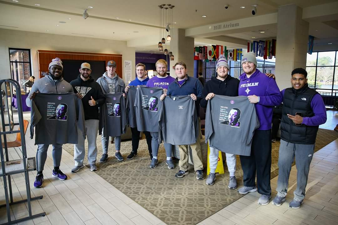 fuOline's tweet photo. #HogUpdate🐷: The Crew got together for a great community service opportunity with the @FurmanU annual Day of Service project, in honor of Dr. Martin Luther King. #MLKDay #hogsinthecommunity https://t.co/bWNgOxyRb8