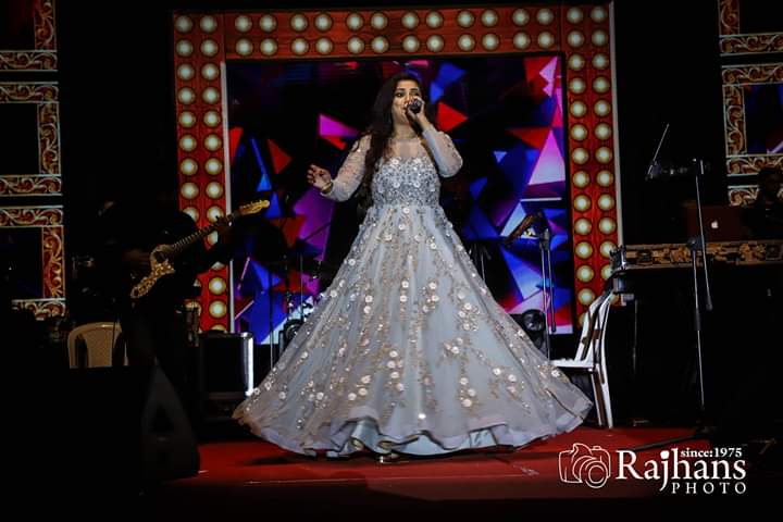 SonaSsg's tweet photo. *HD CLICKS*(SET-1)
The musical fraternity remarked as much as expressive.β₯
When the Queen @shreyaghoshal Cheer up her fans with much dedicated way that 's the spirit that she always mantained.β₯
#SGrocks #SGmagic
#MPshahMedicalCollege #JamNagar #PrivateGig #12Jan https://t.co/bc9FhDNP63
