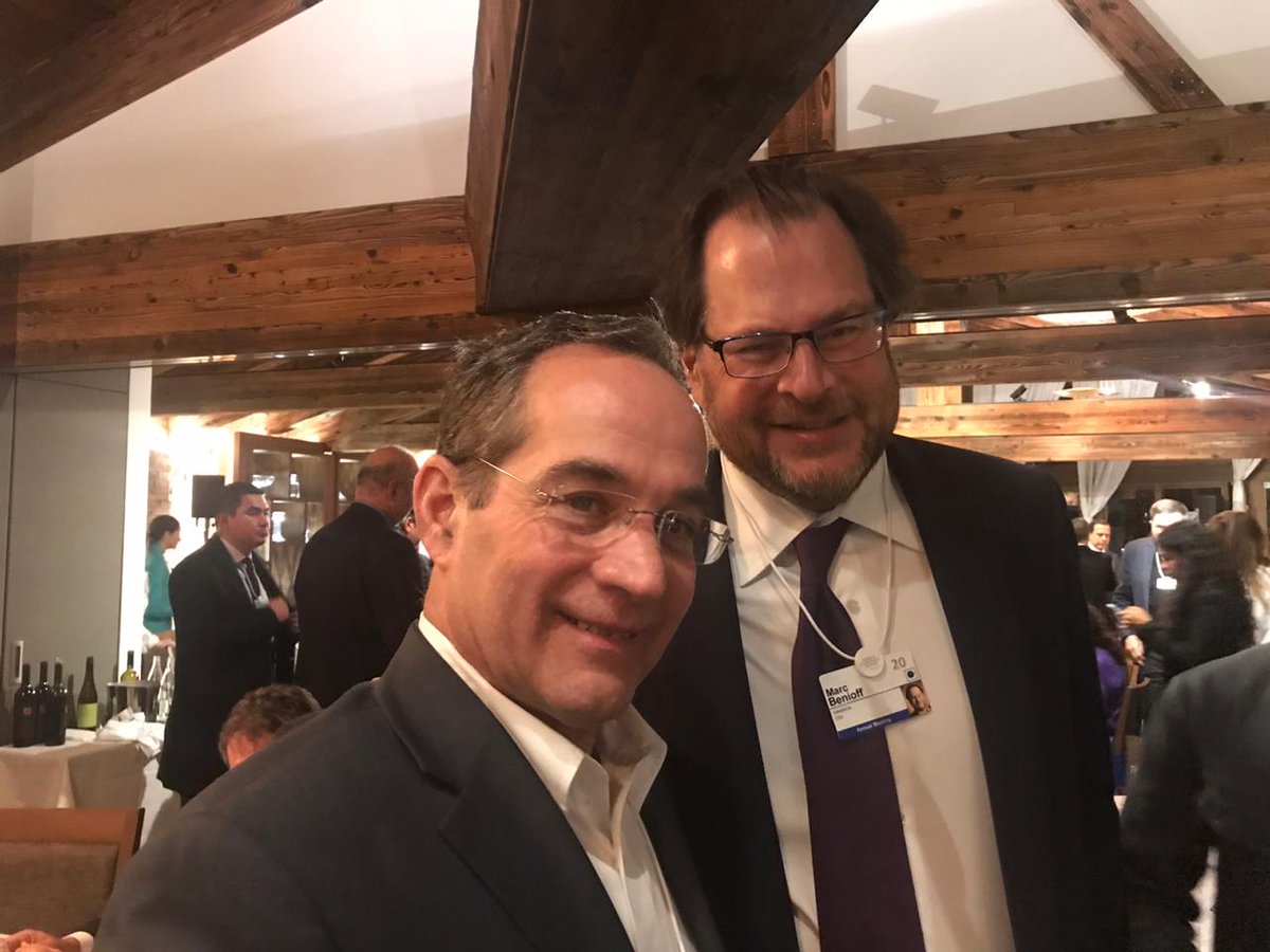 martinburt's tweet photo. Un verdadero placer encontrarme con Marc @Benioff , Fundador y CEO de @salesforce en el Foro Económico Mundial. Un verdadero campeón de la causa de utilizar la tecnología para hacer el bien! #wef2020. @SalesforceOrg @PStoplight https://t.co/TvfHzrDpXX