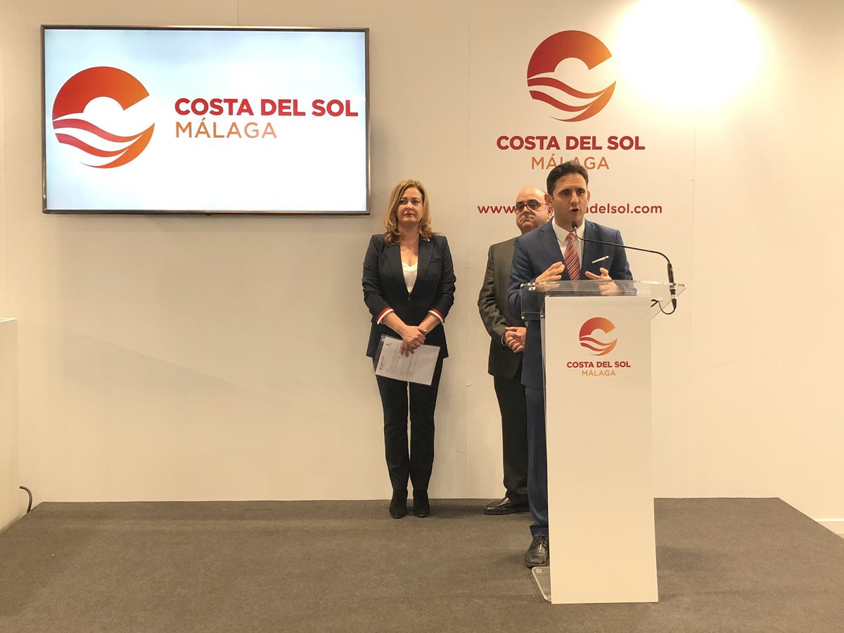 GDRSierraNieves's tweet photo. Sierra de las Nieves en #FITUR,
@alcaldeojen y presidente de nuestro #GDR, ha presentado en #FITUR2020 la nueva web de turismo del @AytoOjen, destacando 
el 45ª aniversario de Castillo del Cante y las novedades sobre #Ojeando 2020, como oferta cultural  en #SierraDeLasNieves. https://t.co/mmiV1sDJyV