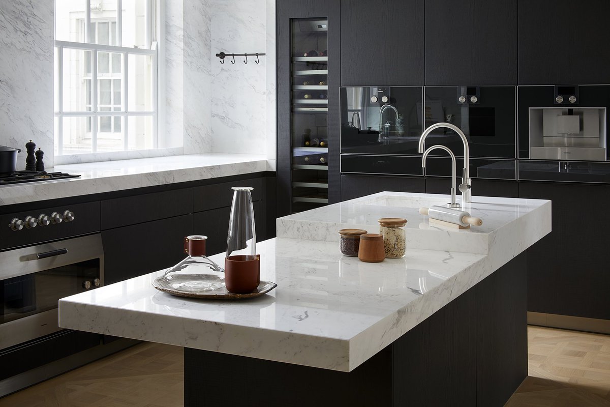 bulthaupMayfair's tweet photo. In this project by our friends at Secretcape, the story of the furniture is one of elegance and sophistication, with bulthaup b3 cabinets in our black-brown oak veneer, bespoke marble worktops and state of the art Gaggenau appliances https://t.co/bfWm1uOLwB