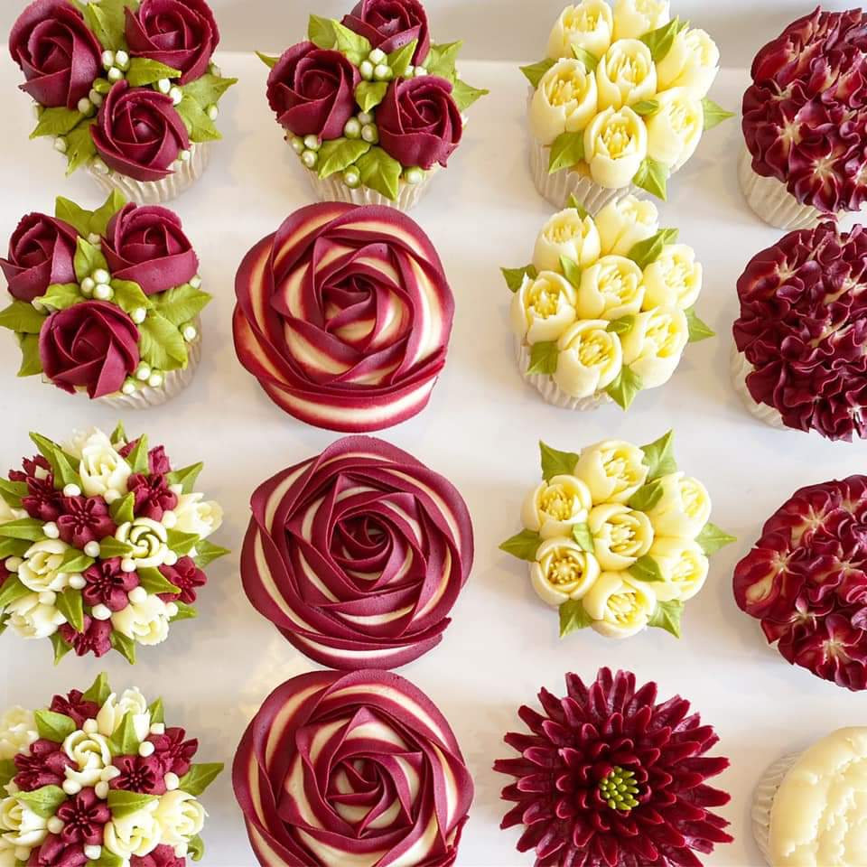 Want to beat the January blues? Why not learn a new skill? Tutorials to suit all skill levels including beginners and advance 🥰 Learn how to pipe these beautiful #buttercream #cupcakes kerrysbouqcakes.co.uk/tutorials