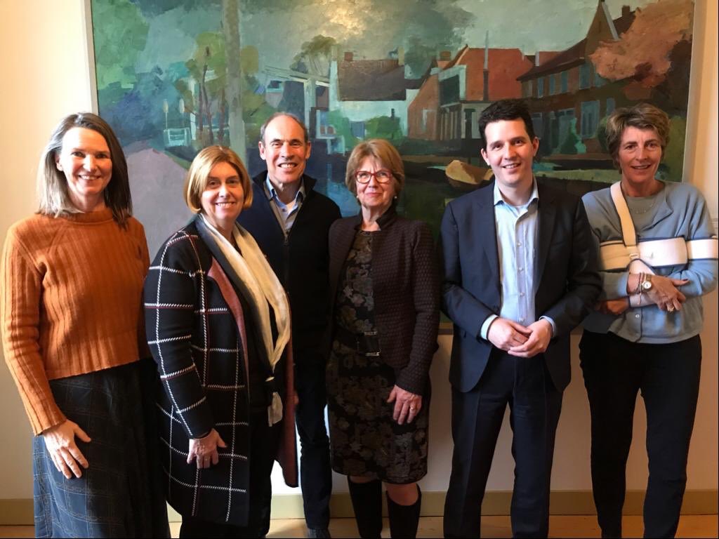 Stichting Leergeld Stichtse Vecht is officieel van start gegaan! Het doel vd stichting is om kinderen uit gezinnen met een laag inkomen te ondersteunen, zodat ook zij kunnen meedoen. Deze week maakte ik kennis met het bestuur en de coördinatoren. Meer info leergeld.nl/stichtsevecht/