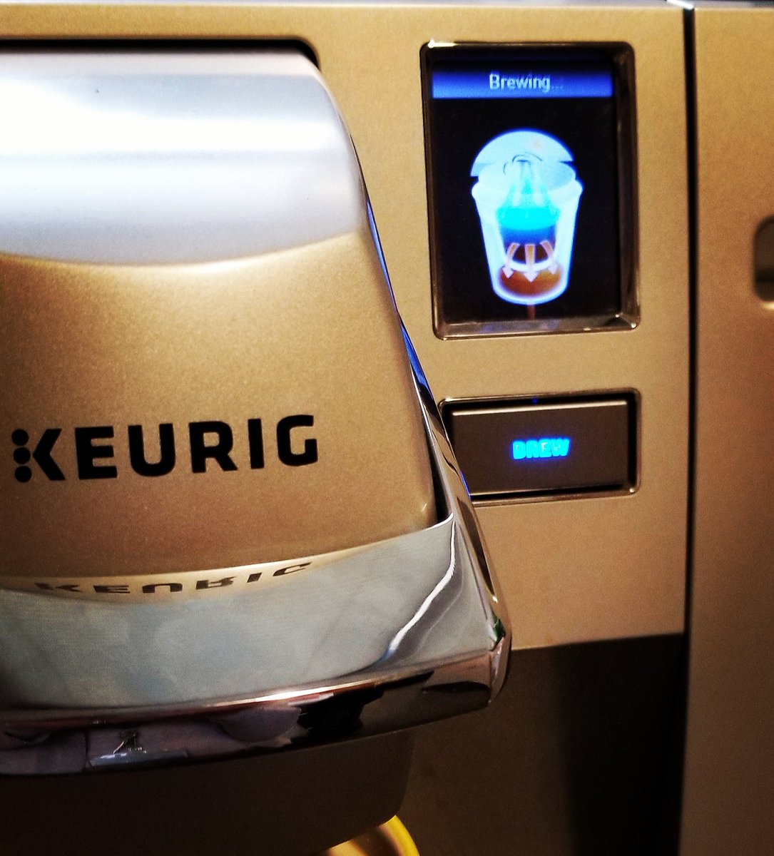 smiland's tweet photo. #BadKeurigEtiquette When someone ends brewing process early n the next person deals with a surprise splash. 😡 #keurig #coffetime #coffee_time #coffeeallday #coffeeholic #coffeeanyone #coffeetime #coffeetime☕️ #coffeebeans #coffee #javajunkie #java #javajunkies #KeurigEtiquette https://t.co/F9zcwJKHvj