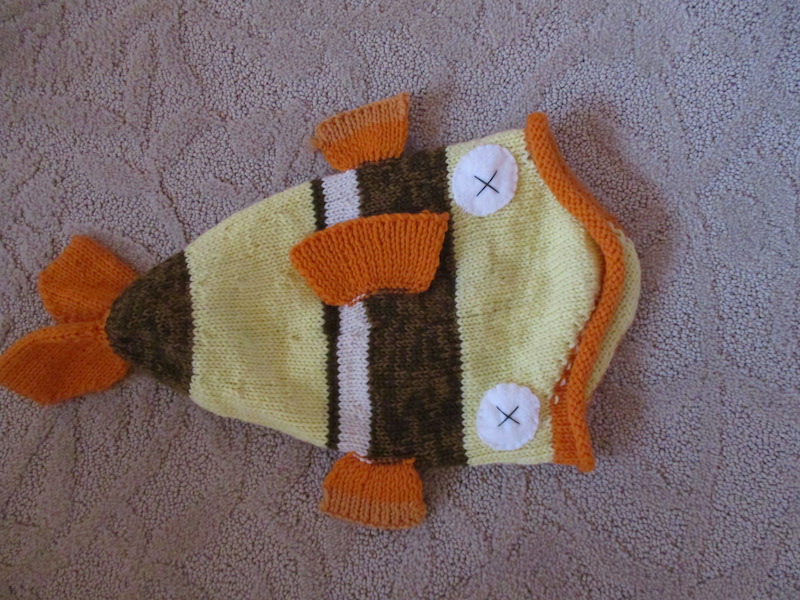 sallygoldenbaum's tweet photo. Reader’s vision of Cassie’s cap from "Moon Spinners” Book #3.  She knit these hats for her brother's band, the Fractured Fish!

#MoonSpinners #FracturedFish #FishCap #KnittingPattern #NellIzzyBirdieCass #SallyGoldenbaumAuthor #MysteryBooks #BookGifts #LoveToRead #ShareTheLove https://t.co/9cxBijdk83