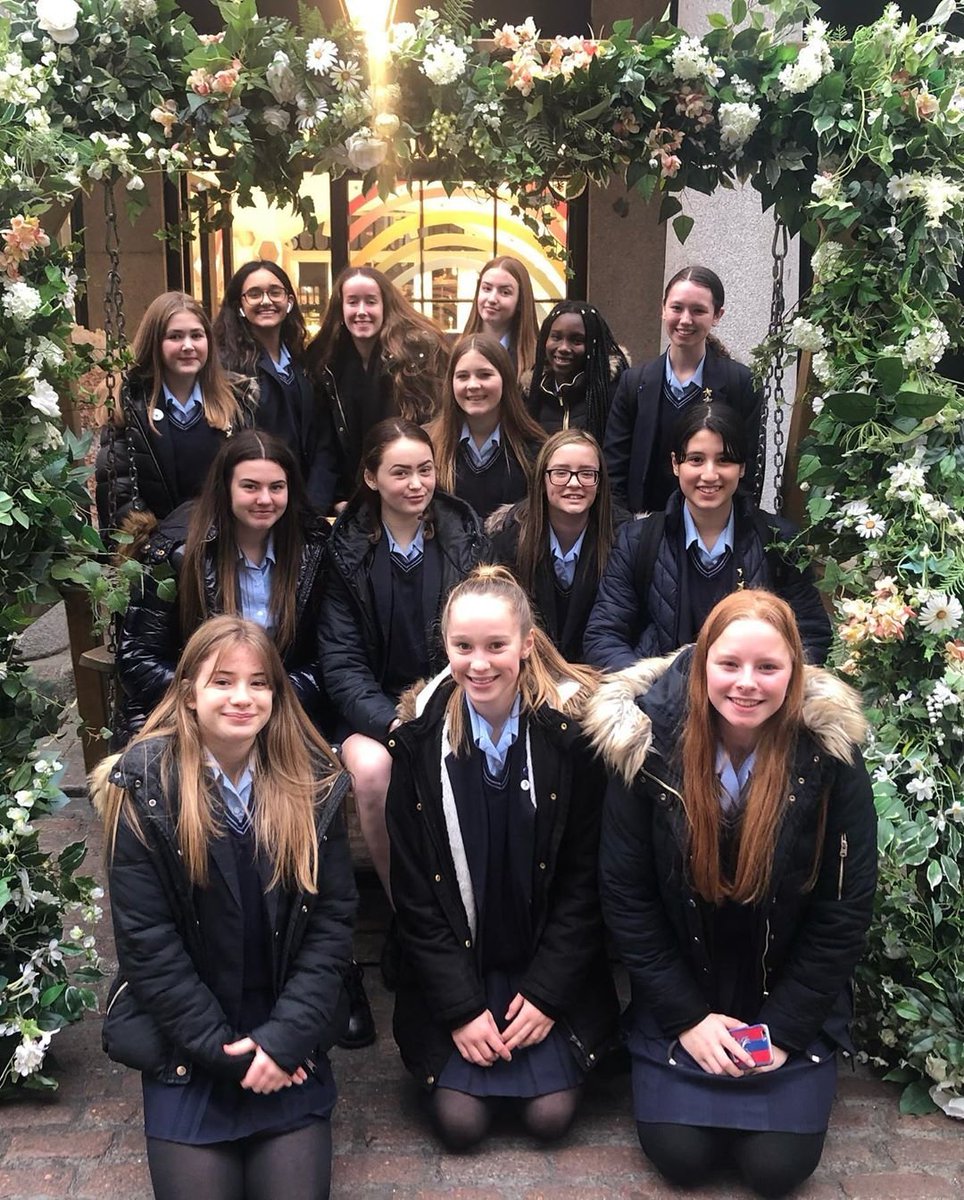 CarshaltonHigh's tweet photo. Reposted from @chsg_peanddance 
Our Y9 GCSE dance students are excited about their trip to the @RoyalBalletSch today
#teamchsg #dance #GCSE
@MrDevenney @JenSmithGLT @CHSG_PE_Dance https://t.co/XFf7TjEAoQ