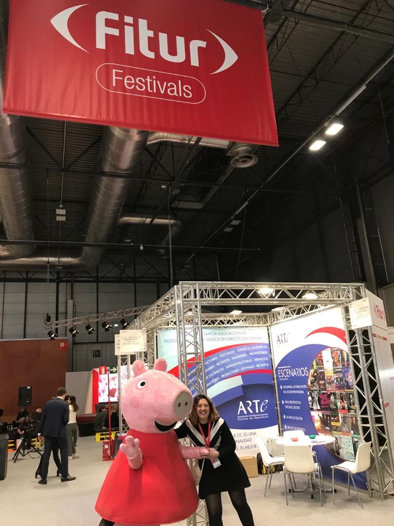 Hasta Peppa Pig se ha venido de Festis con nosotros a <a href="/fitur_madrid/">FITUR</a> Gracias a los amigos de <a href="/creativosedu/">Creativos educativos</a> por poner la parte infantil y familiar a #FiturFestivales