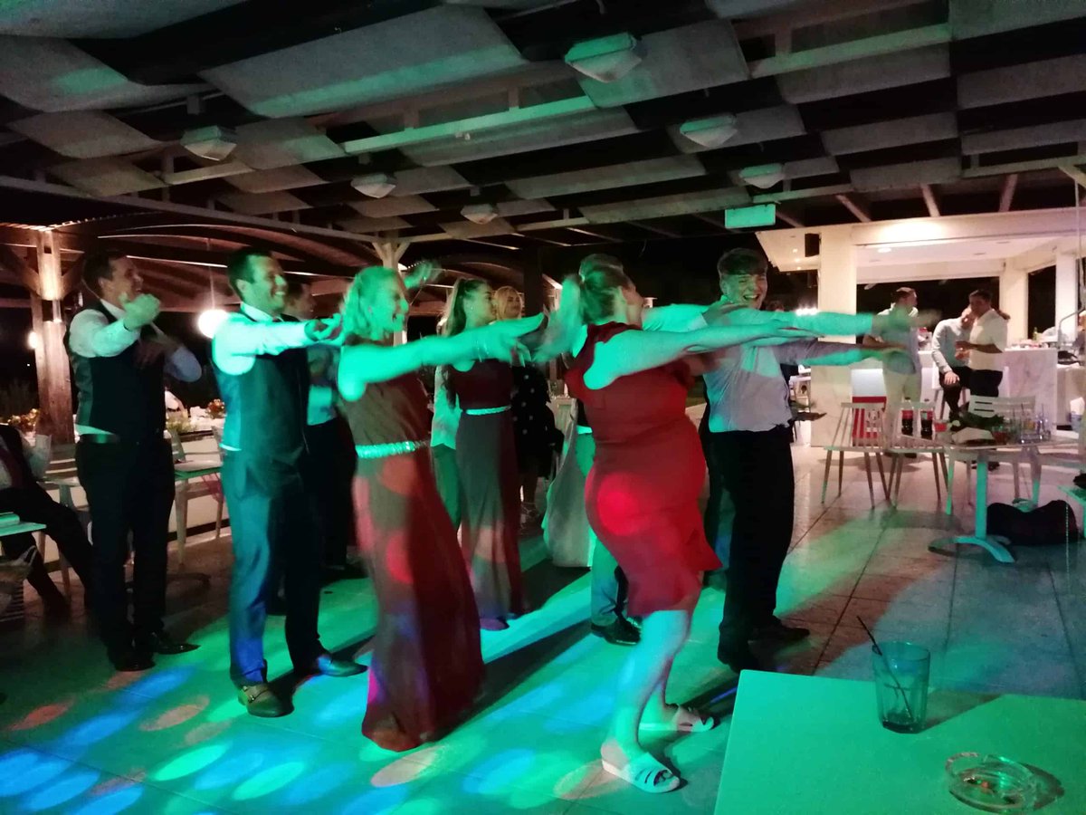 rhodeswedding's tweet photo. Hi It is Mini Midler from Rhodes wedding Dj
We pull out all the stops and go that extra mile because we want you to have the best time ever while you are in our company.
The #bride #celebrate #celebrating #dance #dancing #destination #Destinationwedd https://t.co/imag77yfeh https://t.co/Ajq8sl16ac