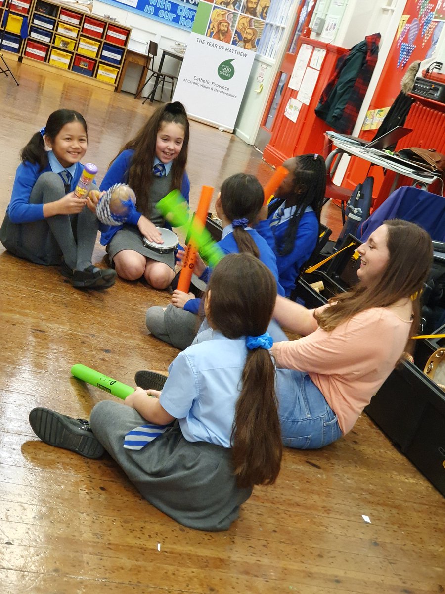 Year 5 enjoying their orchestral workshop with students from the Welsh College of Music and Drama. Diolch yn fawr for visiting us!! Roedd yn hwyl a sbri!! <a href="/RWCMD/">Royal Welsh College of Music & Drama</a>