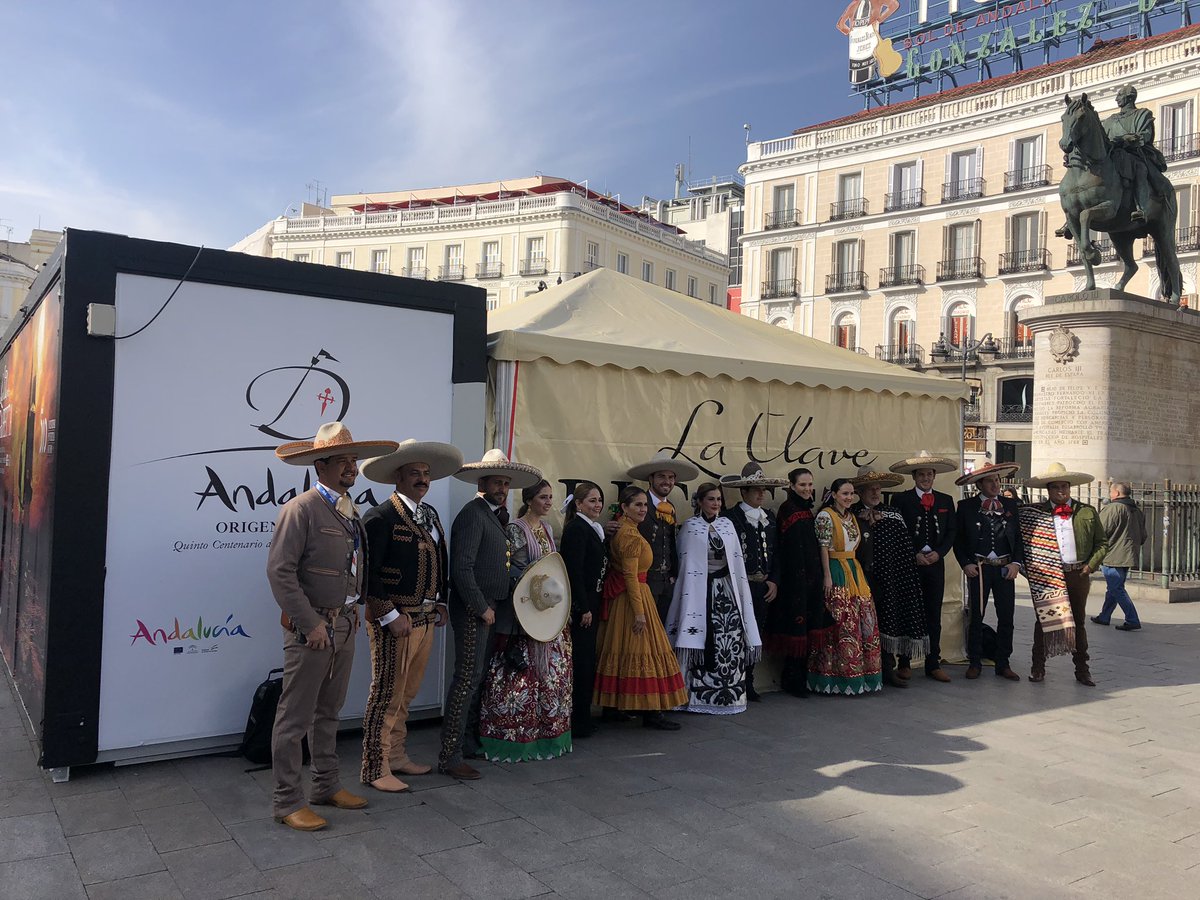 ClavePigafetta's tweet photo. #AndaluciaenFITUR se promociona en la Puerta del Sol con el escape room La Clave Pigafetta👏🏻👏🏻 . Hoy nos visitan desde Jalisco! https://t.co/zZKN4wP4VC