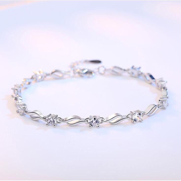 myyellowishes's tweet photo. GIVEAWAY Bulan Januari ! Admin nak bagi FREE bracelet cantik ni dekat 2 orang yang terpilih 😍

How to win? 3 Step je

1. RT &amp; Like tweet ni
2. Follow twitter @myyellowishes
3. Follow IG @my.yellowishes

Jom! RT now!Mungkin rezeki uoolsss❤️ https://t.co/j58lNCYUQ5