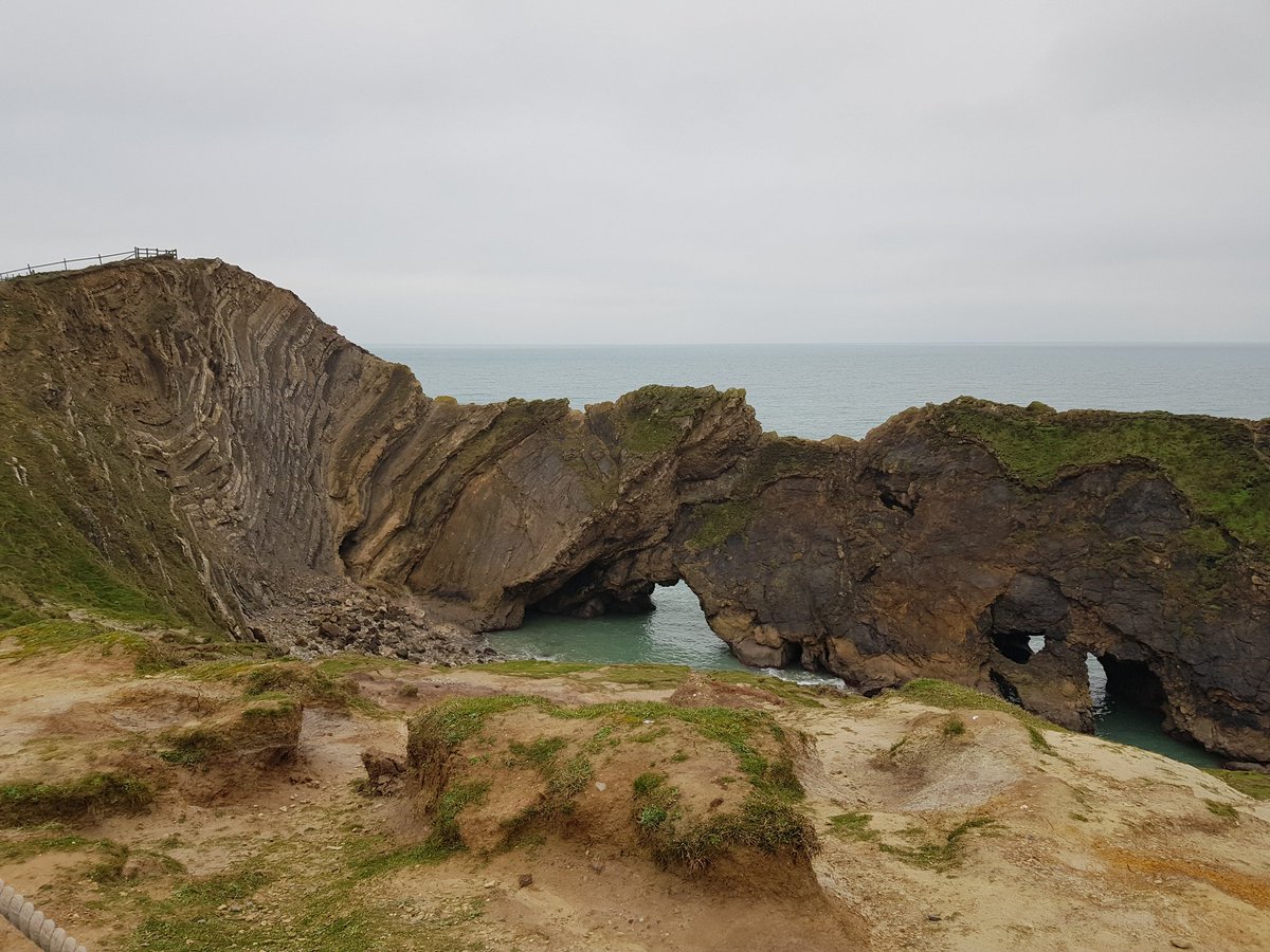 MsPippard's tweet photo. Geography @ncs6th students spent last day in Dorset considering the contribution of lithology and geological structure in forming the amazing coastal landforms along the Jurassic Coast. Thanks again @LeesonHouse #NCSopportunities #geography https://t.co/KsTdsoYRN4