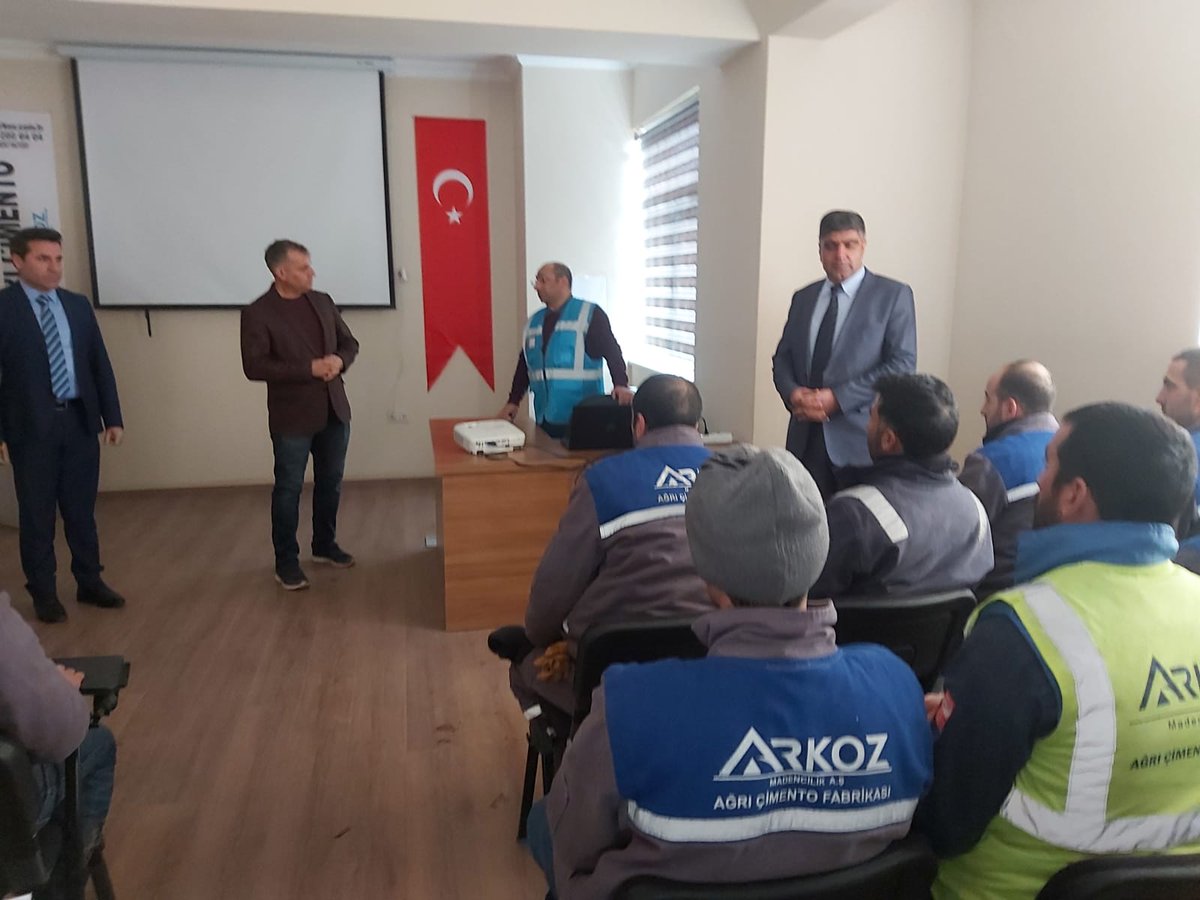 Arkoz Çimento Fabrikasında açtığımız tehlikeli ve çok tehlikeli işlerde çimento üretim operatörlüğü kursunu ziyaret ettik.Fabrika yönetmine ilgi ve alakalstınfan dolayı teşekkür ediyorum.