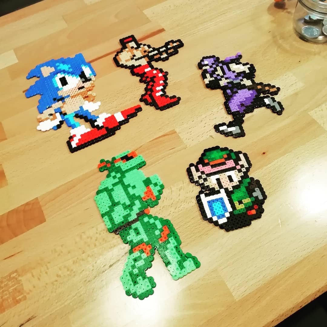 Thanks to DropTheBeads for this pixel art parting gift (instagram.com/dropthebeads)! Pink hair Link is best Link. #hamabeads #pixelart