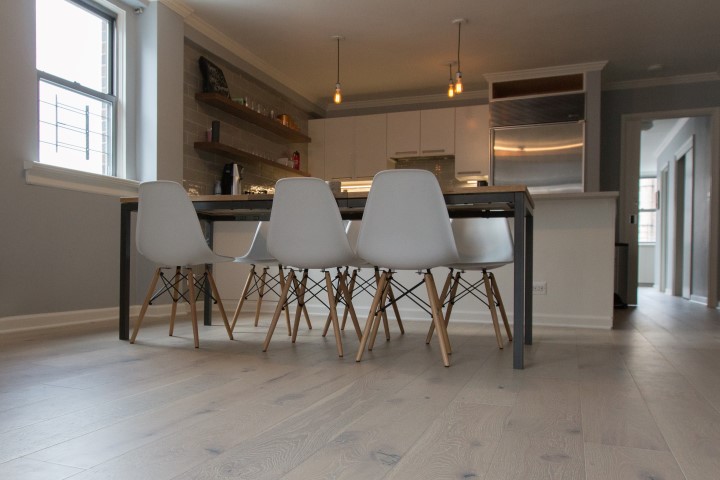 Eclectic_Build's tweet photo. Along with a #kitchen redesign, @Eclectic_Build installed new floors, added a fresh coat of paint throughout the space, and two bathrooms were refurbished with new tile, vanities, and millwork faces. 😍 #buildeclectic

https://t.co/IJegmhnXMG https://t.co/vx2ECE0Gku