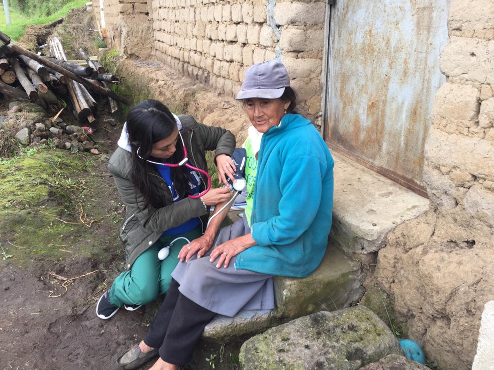 Salud_Napo's tweet photo. #Cayambe | Centro de Salud  Ascázubi realiza visitas domiciliarias a usuarios vulnerables de la comunidad Ascázubi Alto, con el fin de brindar acceso a la salud ha personas con discapacidad #MédicoDelBarrio #SaludParaTodos https://t.co/z11YPjse4e
