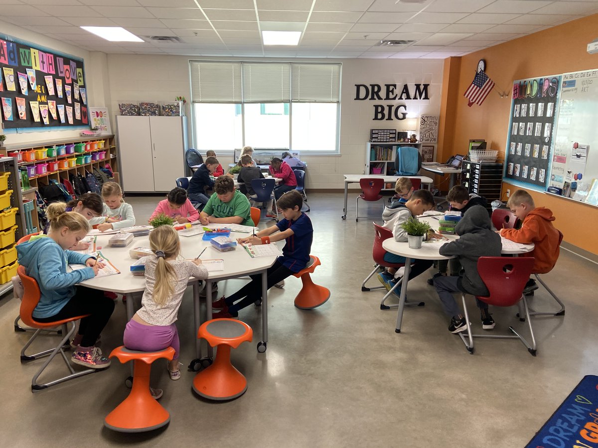 fuston2nd's tweet photo. I have an amazing class! We are working on our cursive handwriting! @SycamoreSprgsES  #sycamoreyr3 #iamdsisd https://t.co/HwnUajSVJJ