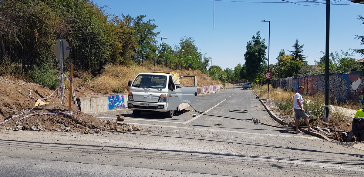 QuebradaDeMacul's tweet photo. Hola @penalolen 
Cuando habilitaran esta calle que une Antupiren con Las Perdices hacia el Valle? Ojala sea pronto. Saludos https://t.co/xCPoyKiN8W