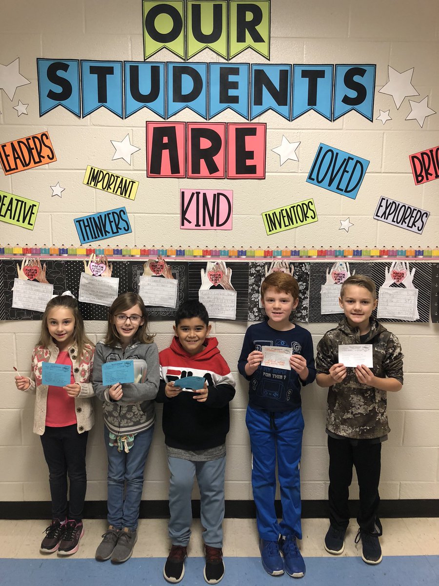 mkdesmarais's tweet photo. Awesome job to our Pirate Block Leaders! 🏴‍☠️ #LeadLiveLearn https://t.co/RcGwdBgehj