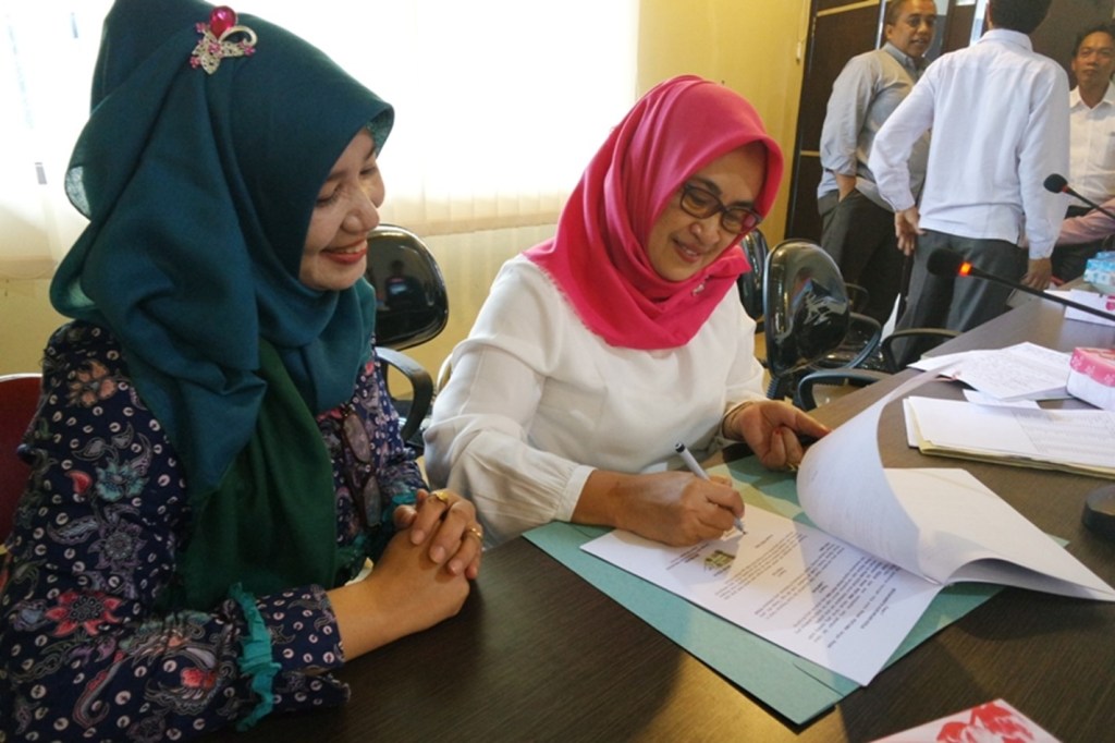 P3MDMalang's tweet photo. Provinsi NTB: Tenaga Ahli Kabupaten P3MD Tanda Tangan Kontrak https://t.co/B59MvxLSax https://t.co/VEoxeOhSQH