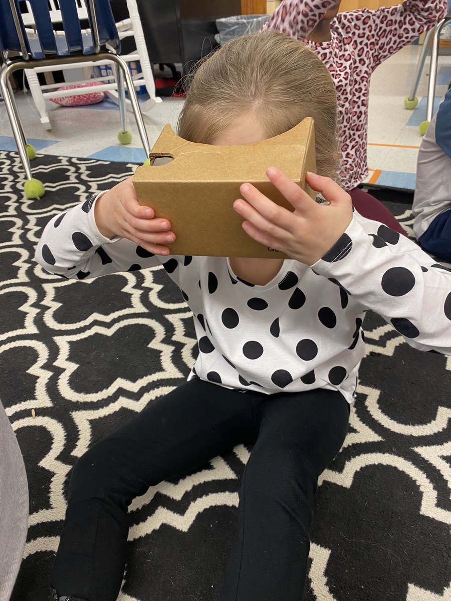 SCSEduTech's tweet image. McSwain’s school-wide solar system project is in full swing! Stay tuned for frequent updates as it evolves! The adventure started by blasting off into space through virtual reality!