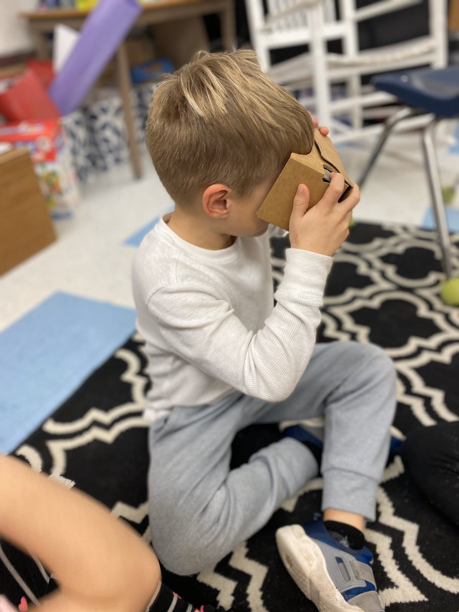 SCSEduTech's tweet image. McSwain’s school-wide solar system project is in full swing! Stay tuned for frequent updates as it evolves! The adventure started by blasting off into space through virtual reality!