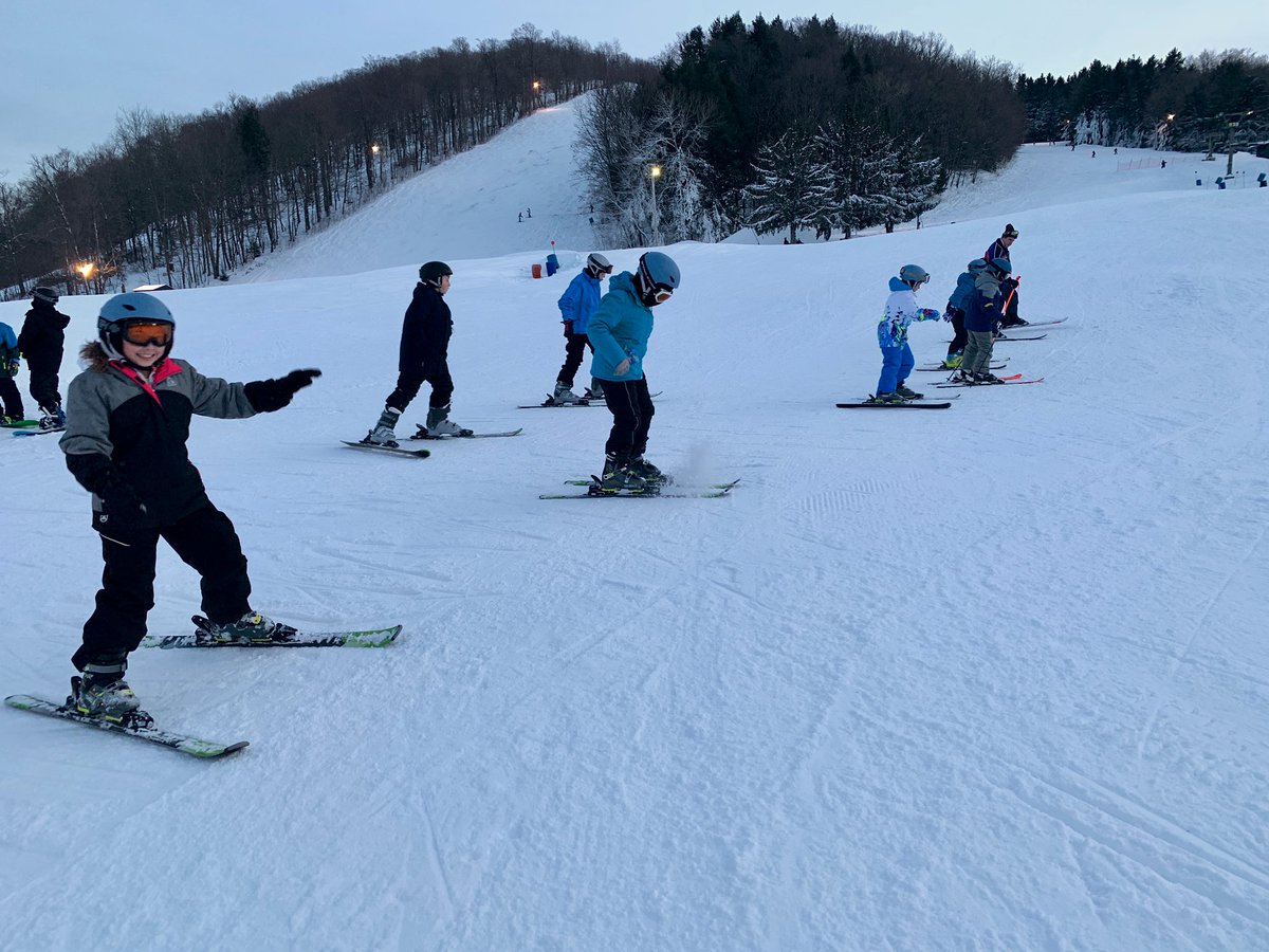 AlyssaCristaldi's tweet photo. Another awesome night at Song Mountain! ❄️ #teamMRE https://t.co/8UZcC6VJbf