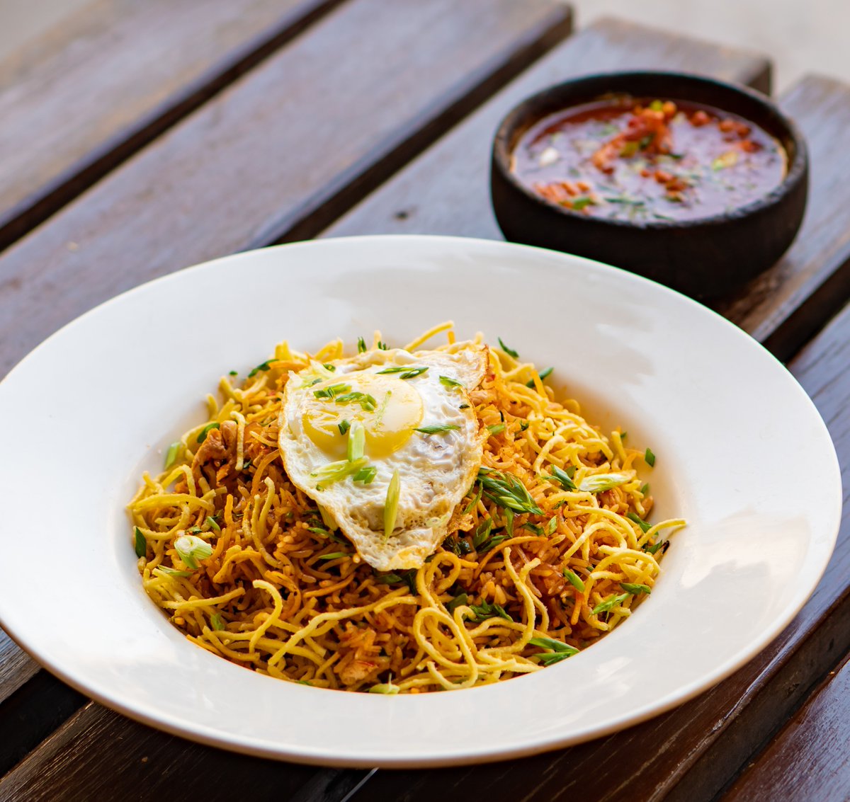 MochaOnline's tweet image. Drive off your midweek blues, with a platter of Triple Schezwan Fried Rice with crisp Hakka noodles at Mocha.
P.s We have got veg and non-veg options as well! 

#schezwan #chinesefood #friedrice #Lucknow #Ahemdabad #Pune #Nagpur #Guwahati #Raipur #Indore #Delhi #Patiala #Kanpur