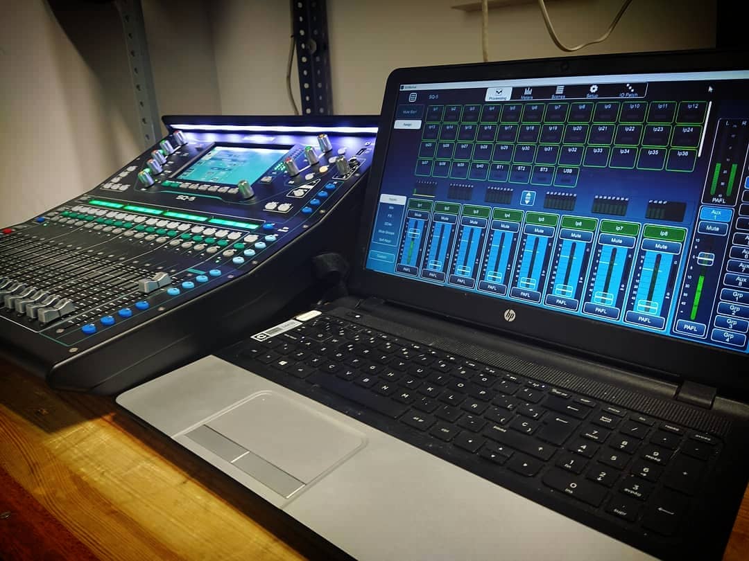 Exteriores2's tweet photo. Nueva mesa en la oficina para que puedas disfrutar de la mejor #RadioEnDirecto 😜... #SQ5 #AllenHeat #Sonido #Sound 👏👏👏 https://t.co/fR15UlgBCR