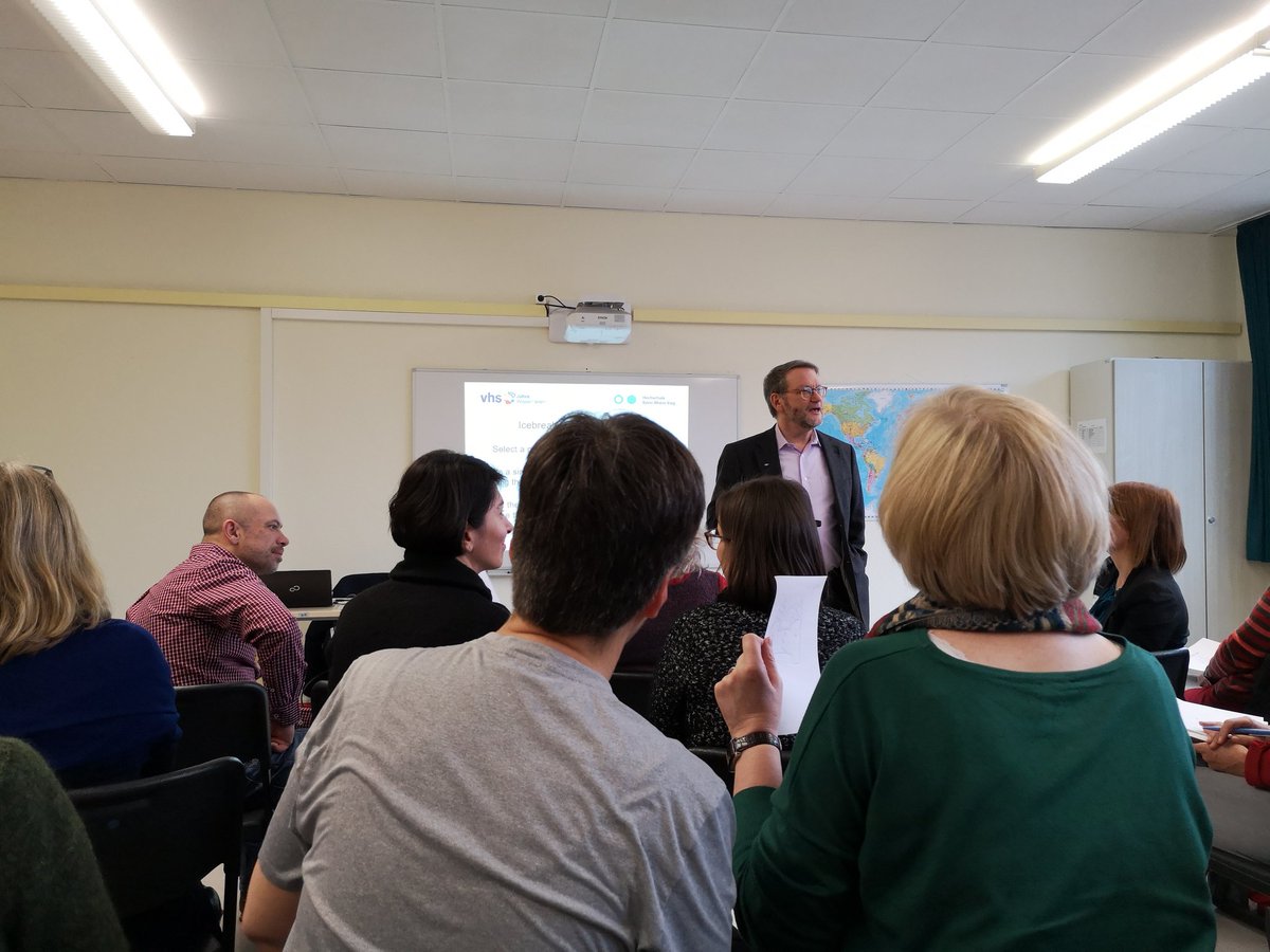 ha_ha19's tweet photo. What is a "house"? - Interculturality And Multilingualism with James Chamberlain #BFKSprachen https://t.co/IrYMmGzPTA