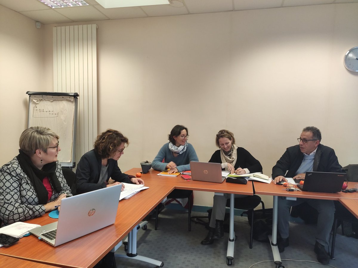 Avec  <a href="/FoucheraultM/">Foucherault Mathilde</a> <a href="/ClgGourin/">collège Chateaubriand Gourin / Academie de Rennes</a> <a href="/yanncottet/">YCottet</a> et @AliMamdouh64 en réunion du Groupe de ressources Encadrement autour de la mise en œuvre de l'école inclusive.