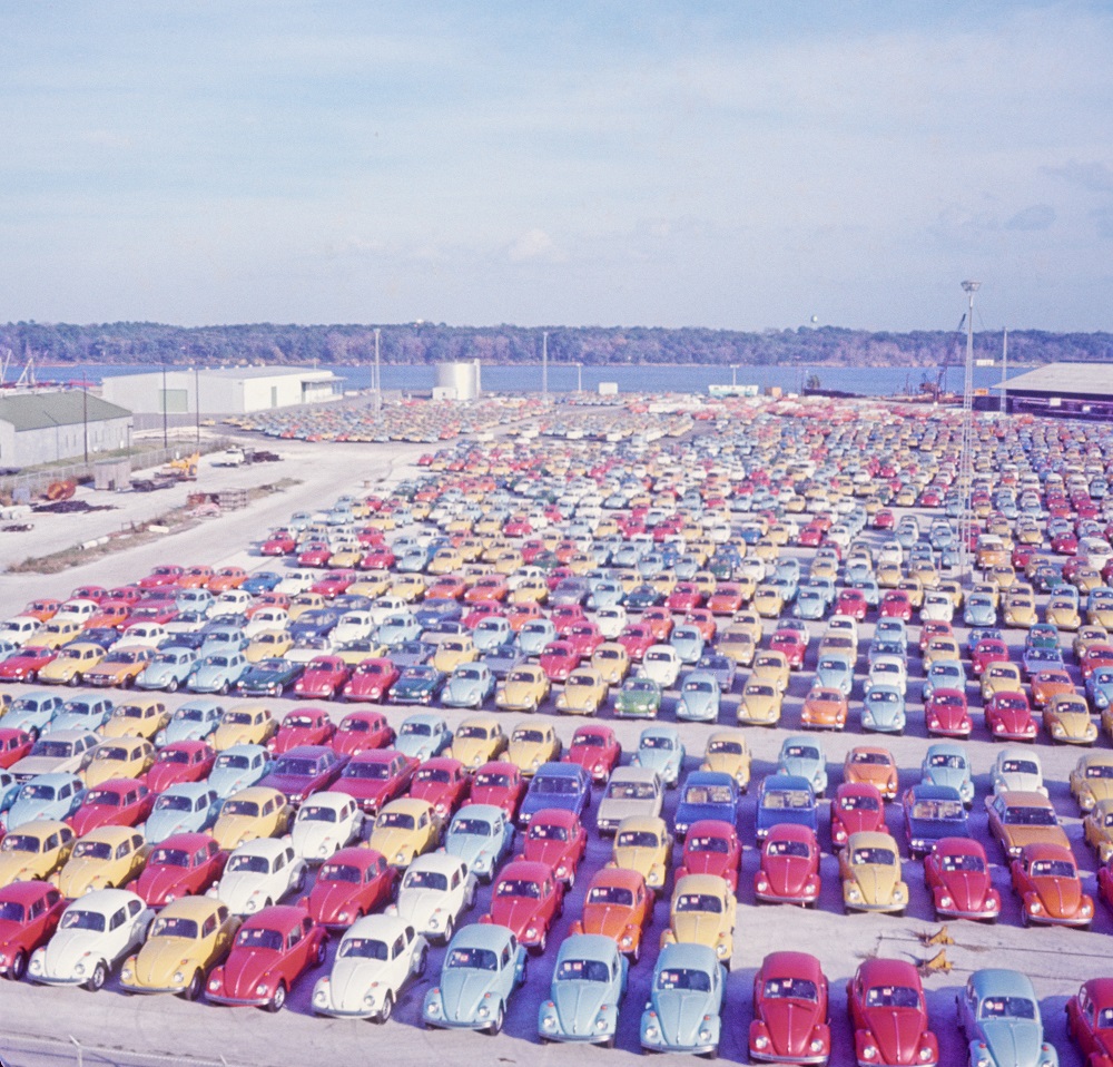 #ThrowbackThursday: Take a step back into the 1970s with this groovy photo – our history with autos is righteous!☮️ In 1971, #Jacksonville became the number one import car center in the Southeast receiving more than 108,000 units. 
#XMarkstheSpot #jaXportSOTP2020 #propclubjax