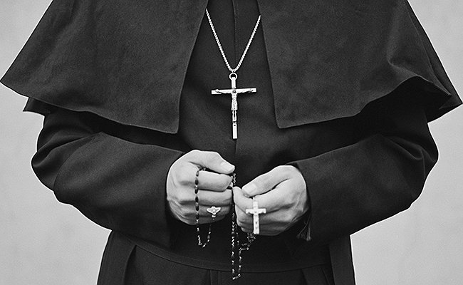 EO-R0l-X0AASRFU?format=jpg&name=small