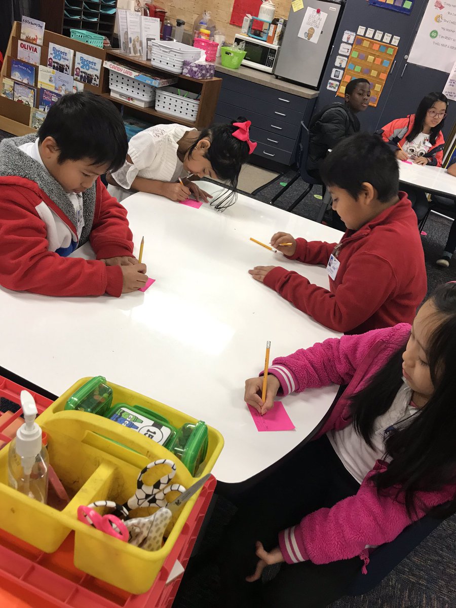 MrsTovarsClass's tweet image. Favorite part of every morning...when we analyze and discuss everything we see in our sentence of the week! #SMARTapproach #grammar @LakelandES #makeadifference