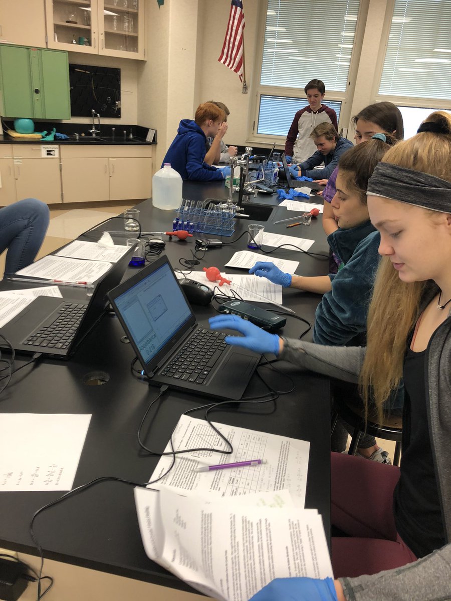 SQChem1's tweet photo. AP Chem students studying the kinetics of crystal violet dye reacting with hydroxide https://t.co/VUxKruSV38