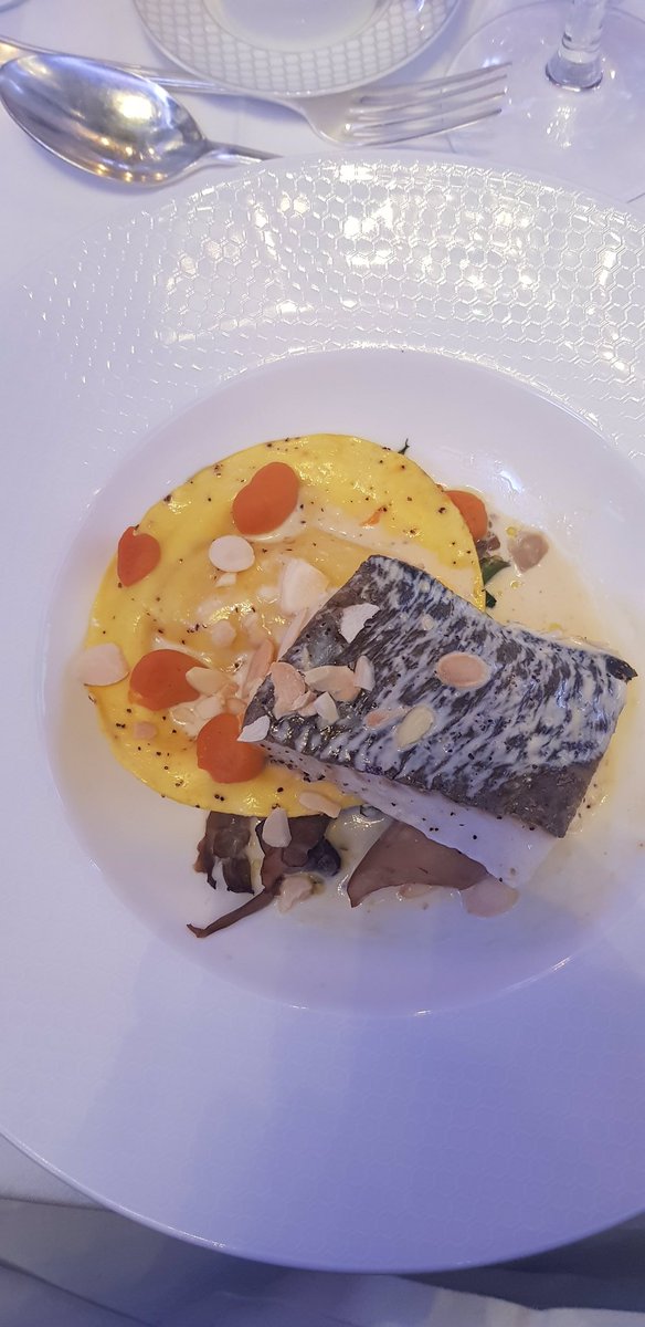 elliottsagency's tweet photo. The newest edition to our team, the lovely Nada, ‘cod’ do no better than an afternoon with Chloe and Amie from @HGEM_ at the @FishNChipAwards #sustainableseafood #foodenvy https://t.co/MX1tHRJveY