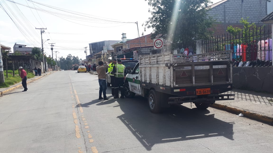 emov_ep's tweet photo. Ejecutamos operativo de RTV en Unidades de Transporte Mixto y Taxis. No olvide portar sus documentos en regla. #TransporteCuenca
@MunicipioCuenca @pedropalaciosu https://t.co/IY8FQbFrHH