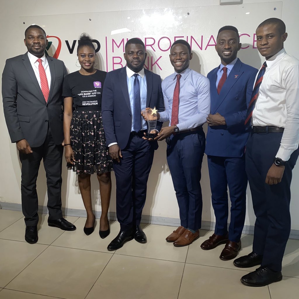 vbizng's tweet photo. It was all smiles today as our MD @zubyrock presented the Long Service Award to our ever-dependable Samuel Mokum. We appreciate you for your contribution to the growth of the organization.
#getmore #vfdbank #vfdgrouppeople #vfdpeople https://t.co/wOrbNizqFM