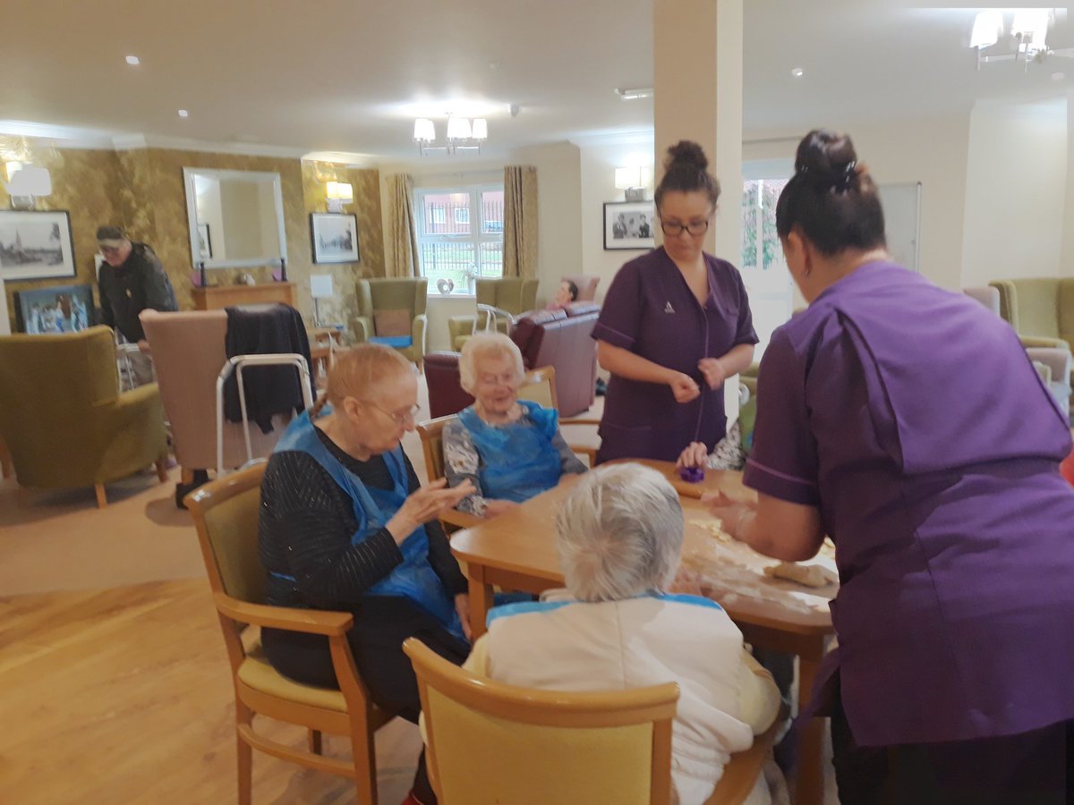 CarolHo01415055's tweet photo. Its baking time at Chesterton Lodge this afternoon I cant wait for the finish product yum yum. #bakingbiscuits #happyliving #anchoractive C2 https://t.co/X7kMVmvSiT