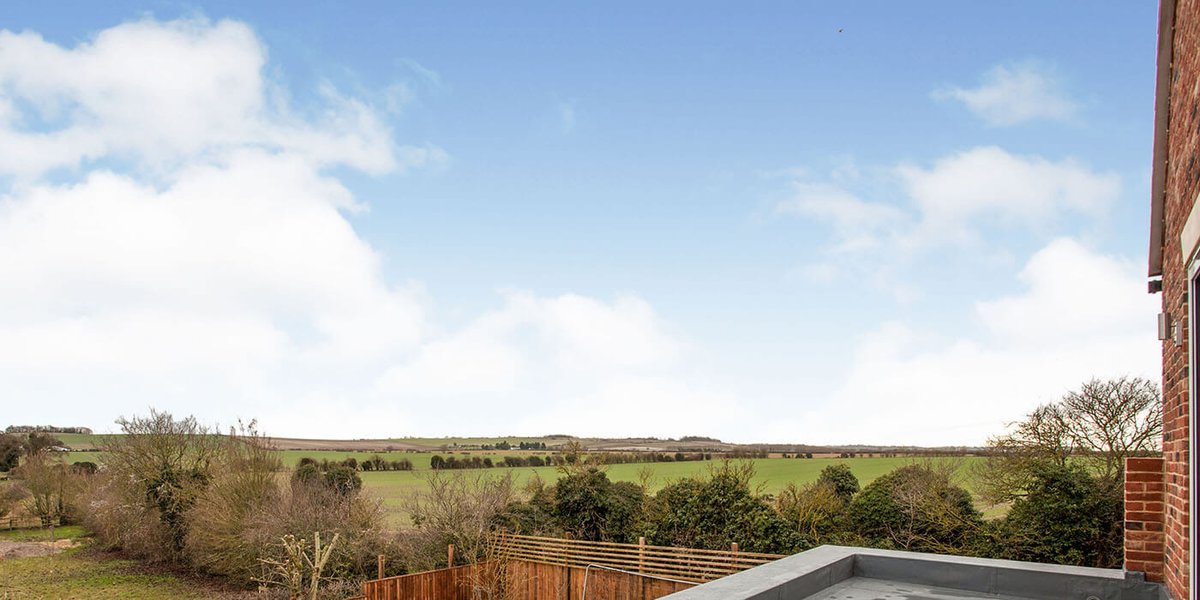 granarydev's tweet image. Featured Property: Plot 32 - #VictoriaHeights #Melbourn #Hertfordshire
4 Bed Detached House, 4 Bathrooms, 3 Receptions, 2292ft².
This luxurious new home is now ready to be finished to your specification. Comes with stunning views of open countryside.
Visit granarydevelopments.com/vxio